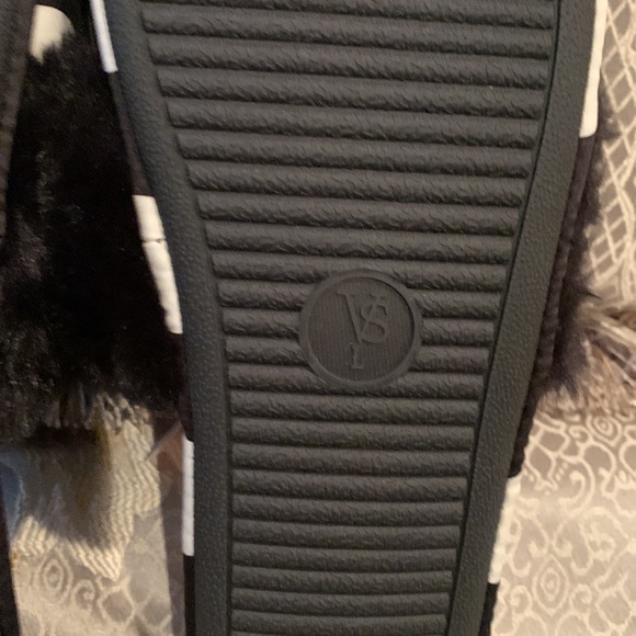 Victoria Secrets Polka dot slippers - Picture 3 of 9